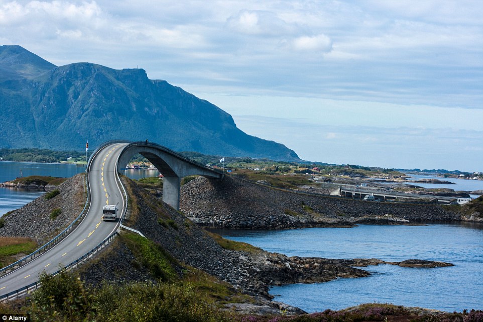 photo Atlantic Ocean Road Bridge