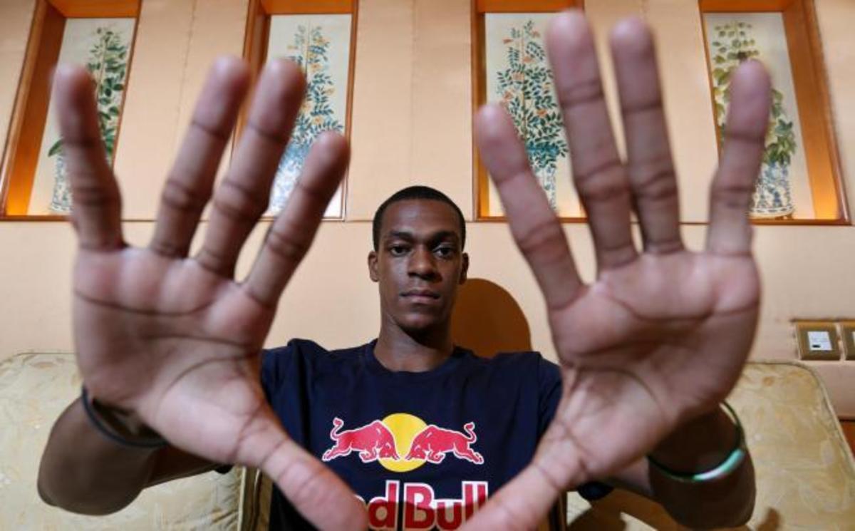 Featured image of post Largest Hands In The World