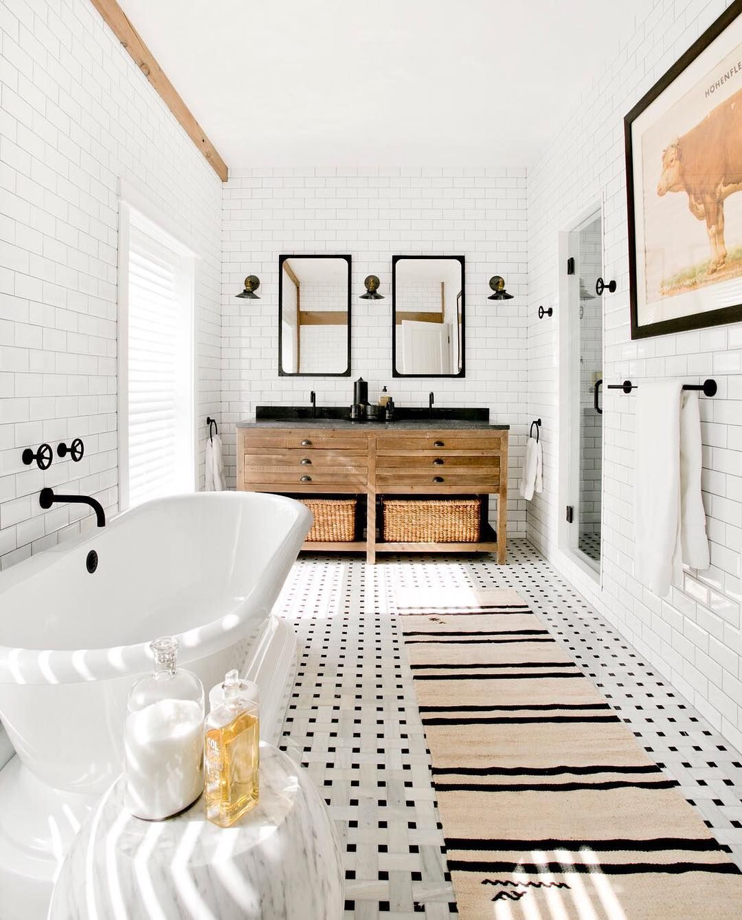 Featured image of post Pinterest Black White And Wood Bathroom