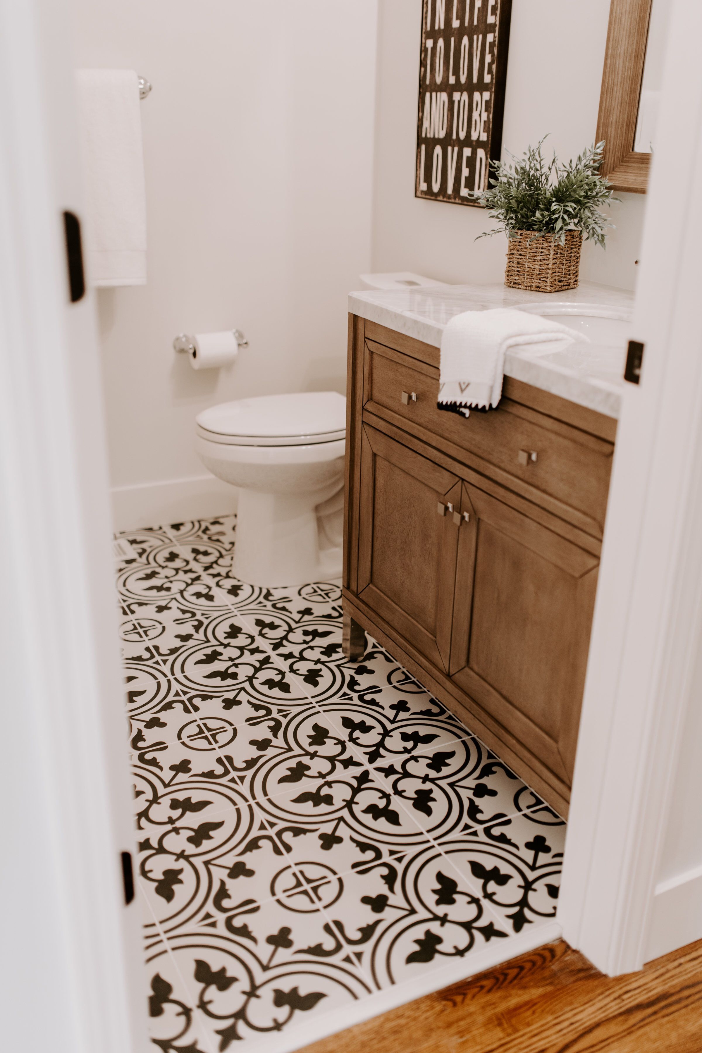 pic Pinterest Black White And Wood Bathroom