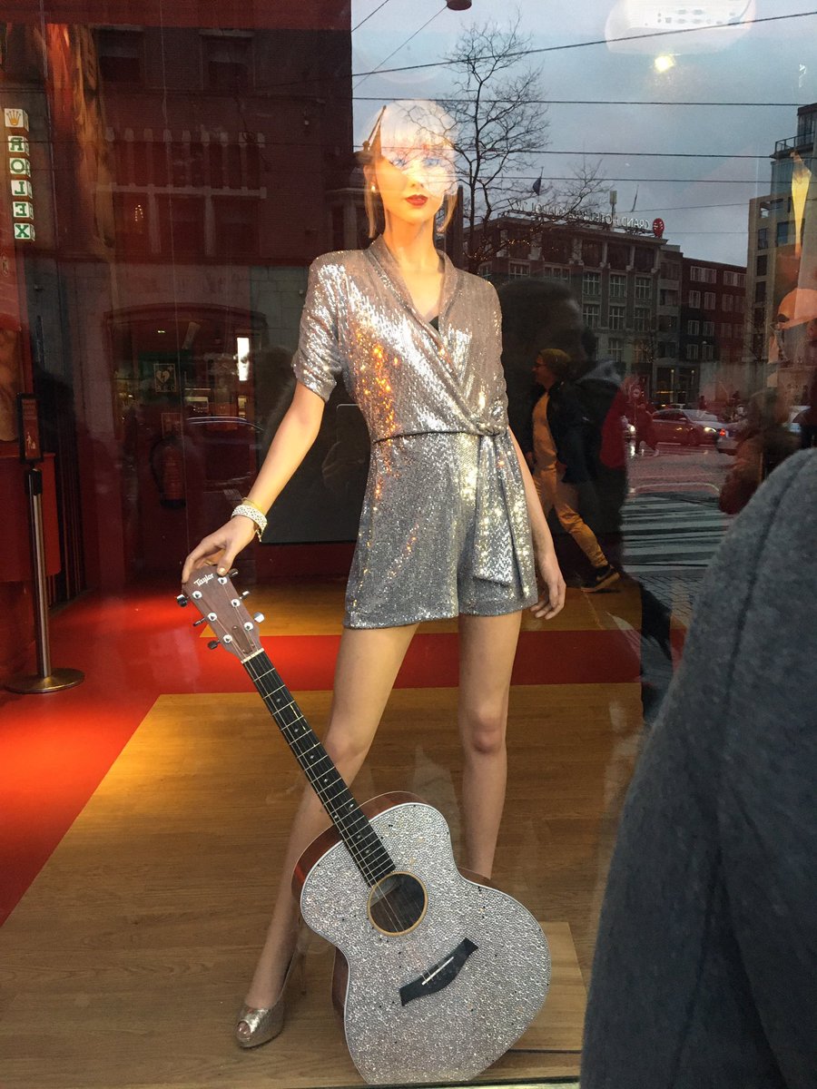 pic Taylor Swift Wax Figure 2020